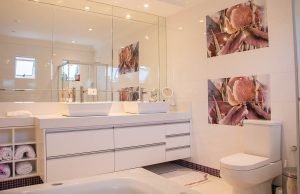 moderno uređeno kupatilo