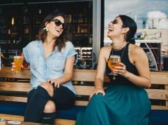 nasmejane-devojke-druzenje