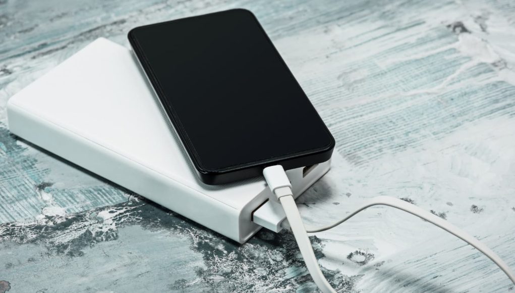 powerbank-gstore-freepik-7191