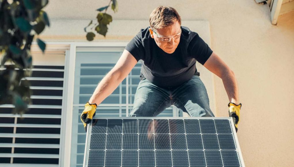 postavljanje-solarnih-panela-krov-kuca postavljanje-solarnih-panela-krov-kuca