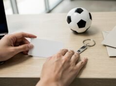 Turistički efekat Mundijala: koje zemlje će privući najviše pažnje navijača? ruke-kartica-kljuc-lopta