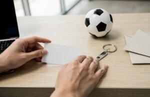 Turistički efekat Mundijala: koje zemlje će privući najviše pažnje navijača? ruke-kartica-kljuc-lopta